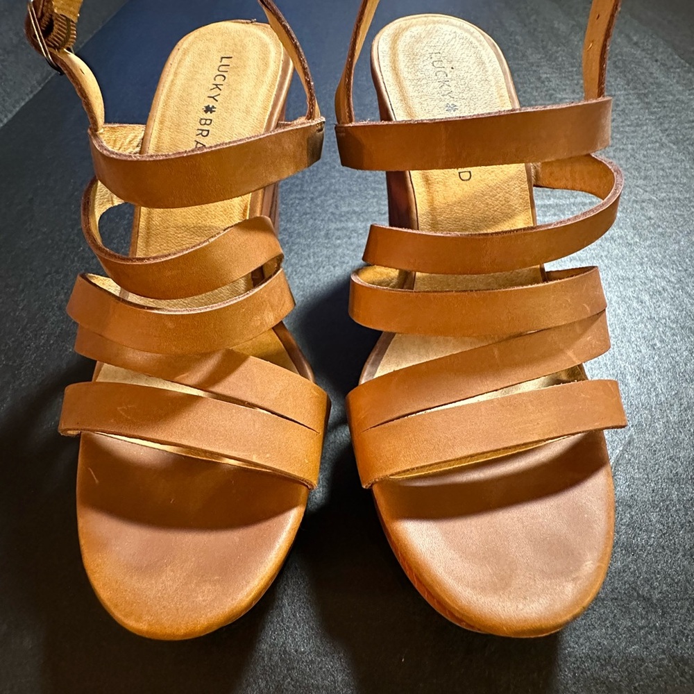 Lucky Brand Women's Larinaa Strappy Sandals